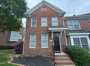 922 Edgewater Cir, Chapel Hill, NC 27516