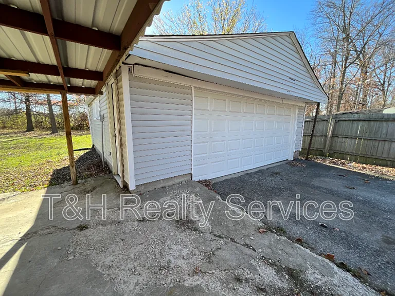 3611 Chateau Ln — Photo 15