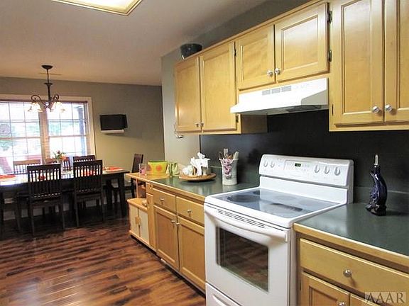 3rd image of 106 William Dr