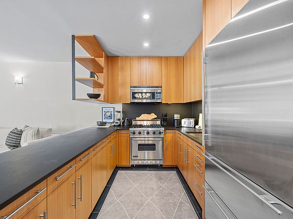 4th image of 136 Sullivan St #2A