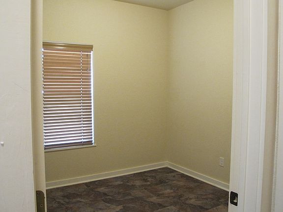 3rd image of 141 Jasper Ln