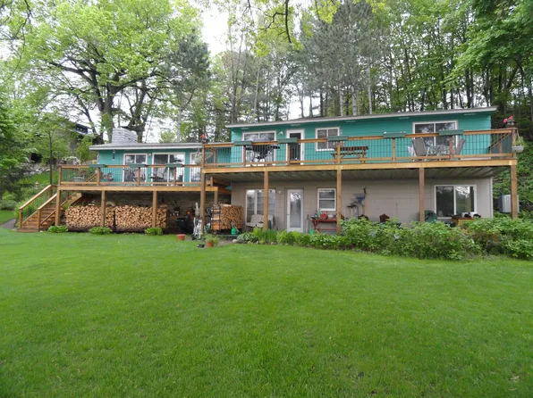 547 Sunset Ln, Hudson, WI 54016