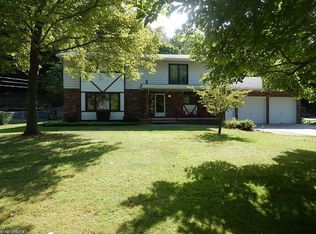 6681 Hathaway Rd, Valley View, OH 44125