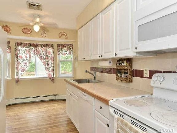 4th image of 71 Lindron Ave