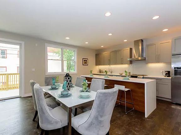 3rd image of 5646 N Ashland Ave #1W