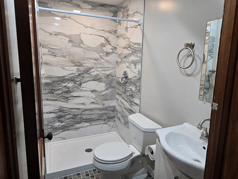 4852 S Wood St #2RB — Photo 4