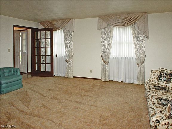 3rd image of 209 Sharon Dr