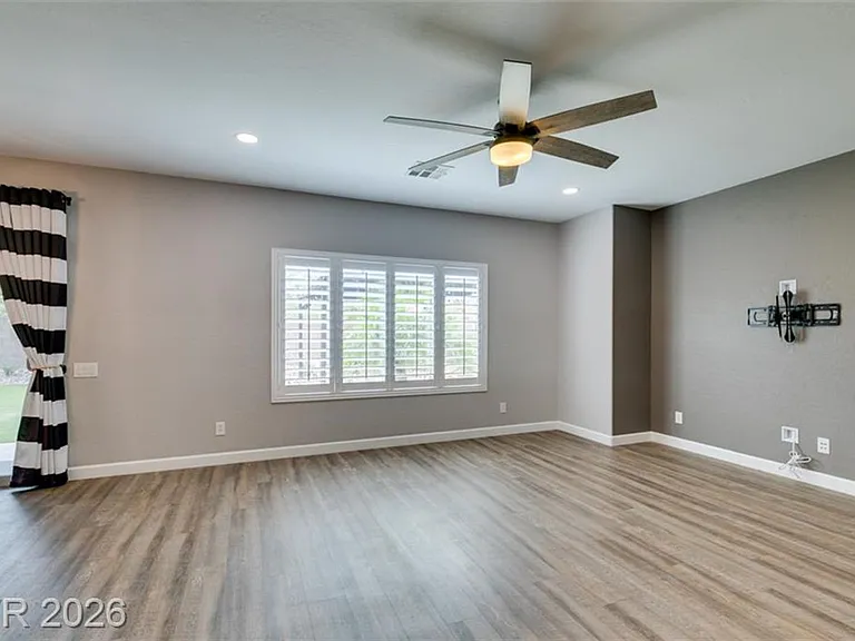 1129 Emanuel St — Photo 10