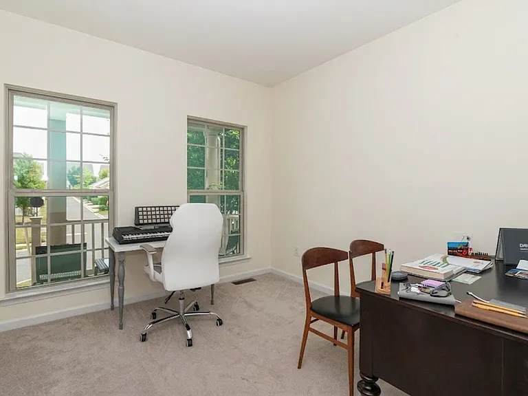 1415 Village Green Way — Photo 4