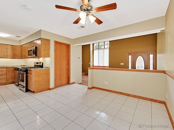 5th image of 7944 W 102nd St Unit 2