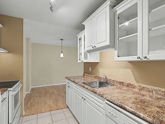 5th image of 1210 Pacific St #404
