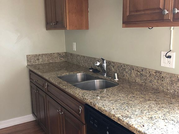 3rd image of 3025 E 5th St #21.1