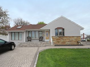 26 Cheryl Rd, Massapequa, NY 11758