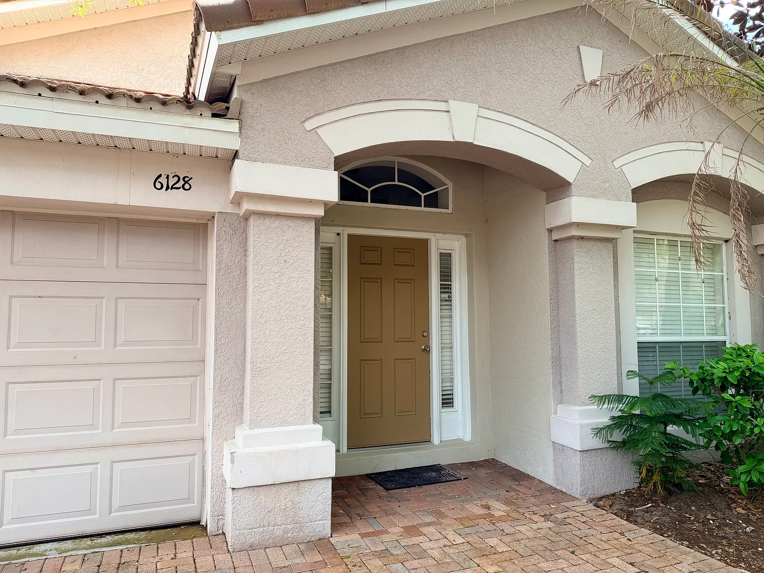 4 bed, 2039 sqft, $3,200 — Photo 3