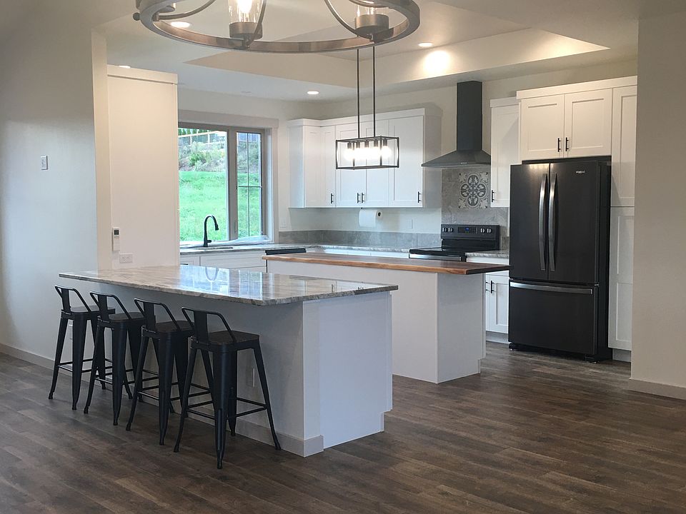 Dining area to gourmet kitchen