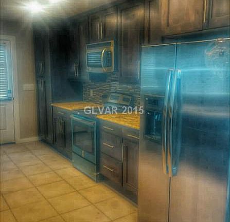 3rd image of 1033 Howard Dr