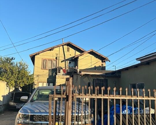 4th image of 4911 S Normandie Ave