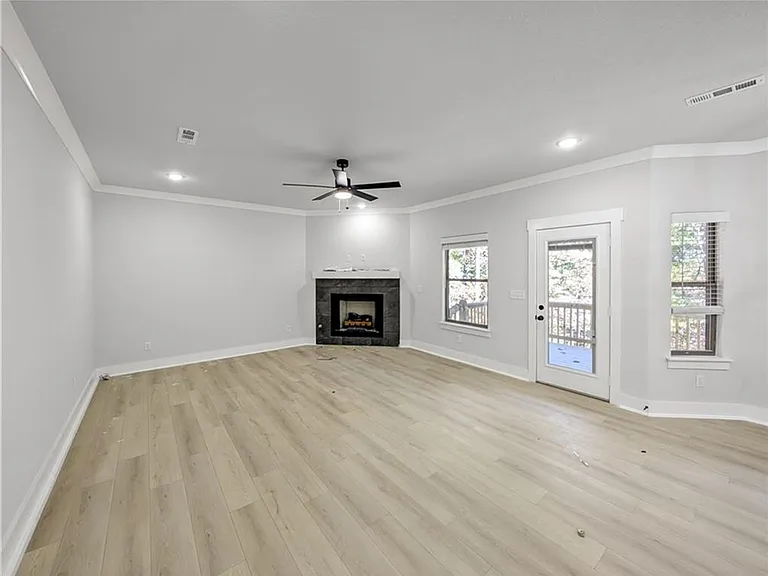 100 Selkirk Dr — Photo 8
