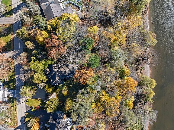 3rd image of 1516 Pinetree Cres