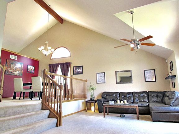 3rd image of 411 Edgewater Dr