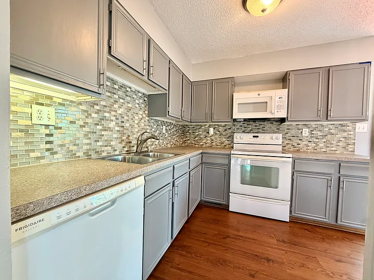 3002 12th Ave SW — Photo 7