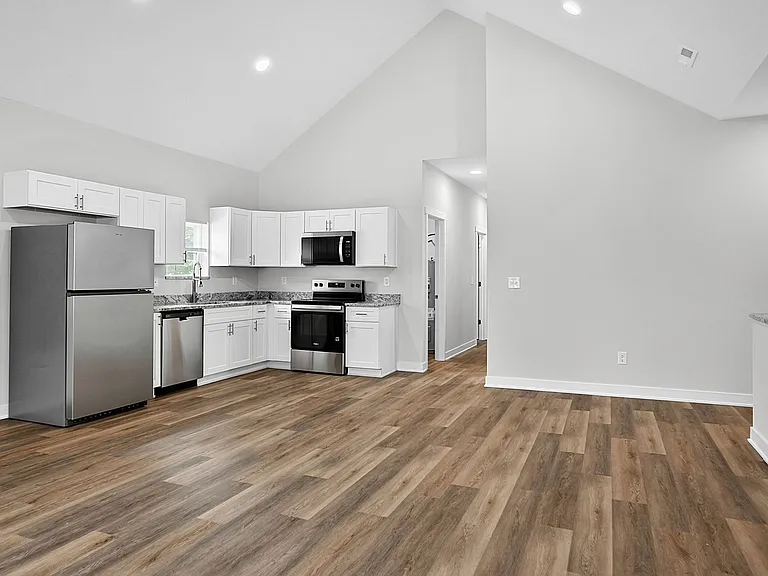 3953 Unit B (Upper level)