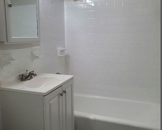 3rd image of 54 Elmwood Park #24