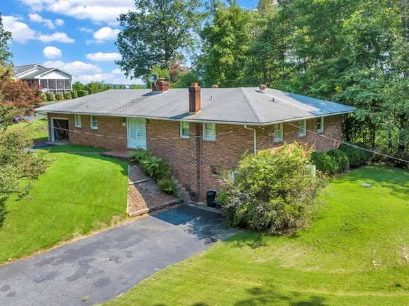 120 Dickys Dr, Martinsville, VA 24112