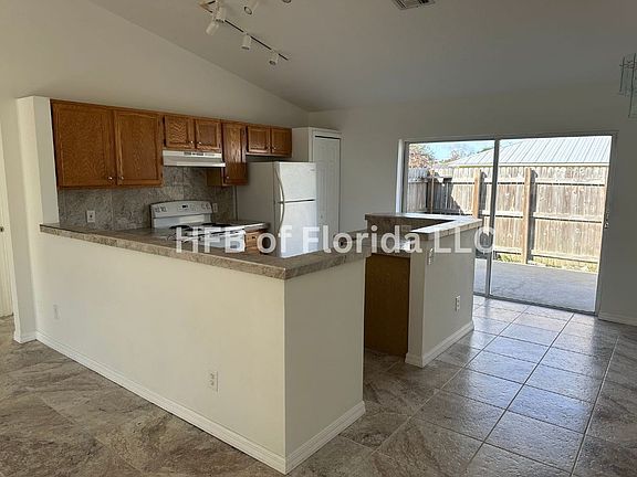 4th image of 905 11th Ave