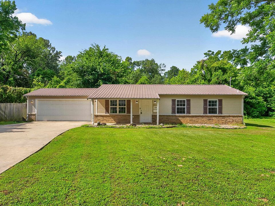 1st image of 228 Cambridge Ln