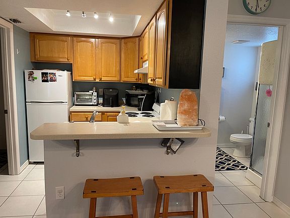 Full kitchen