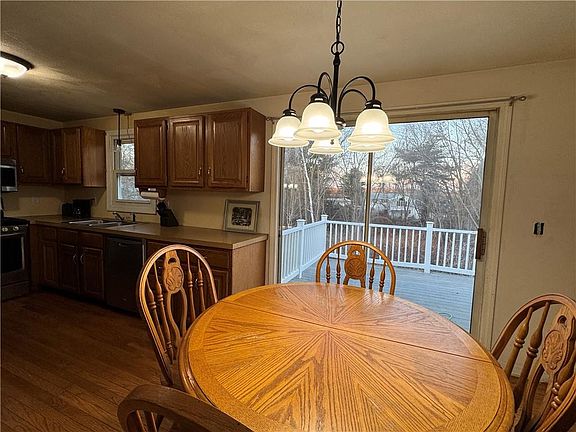 5th image of 11 Glenna Dr