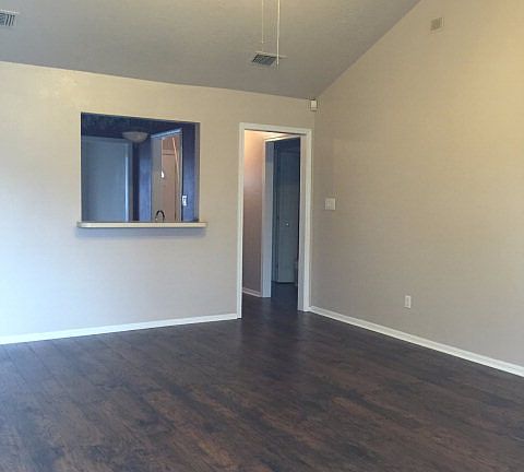 2nd image of 115 Ironwood St