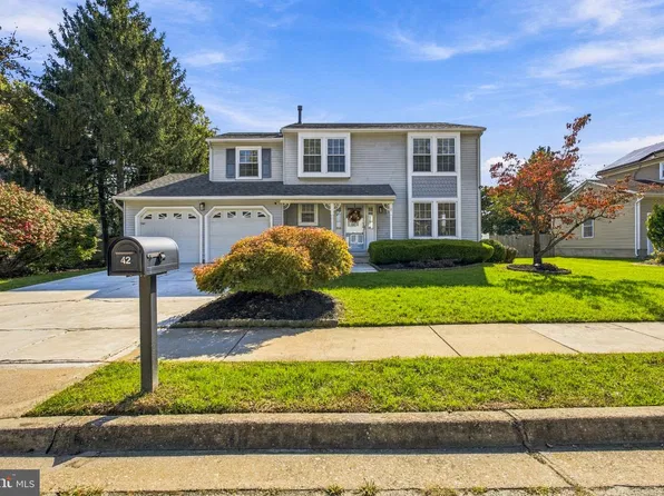42 Orchard Ln, Marlton, NJ 08053