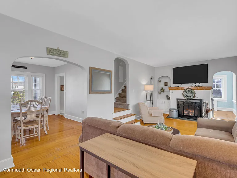 102 Dixon Ave — Photo 6