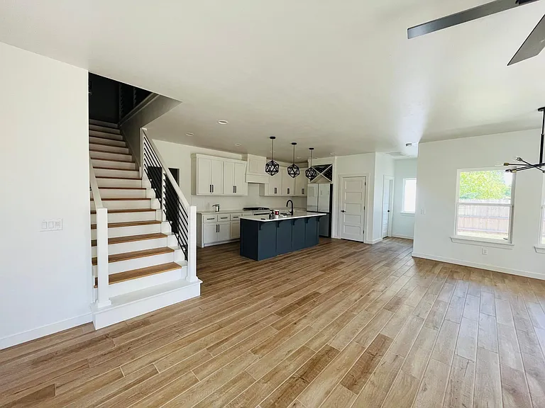 4108 N Indiana Ave — Photo 2