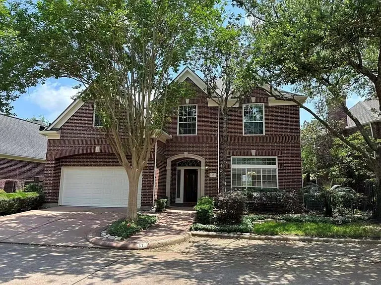 17 Ambleside Crescent Dr — Photo 1