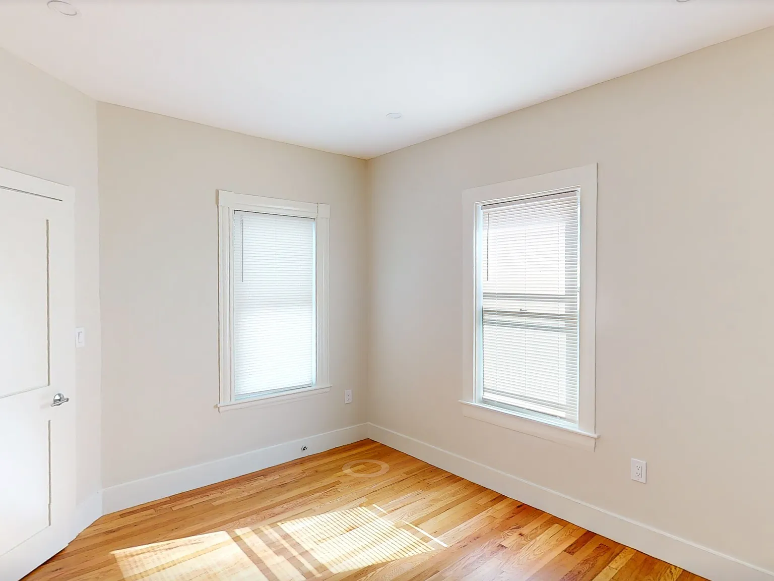 3 bed, $4,500 — Photo 2