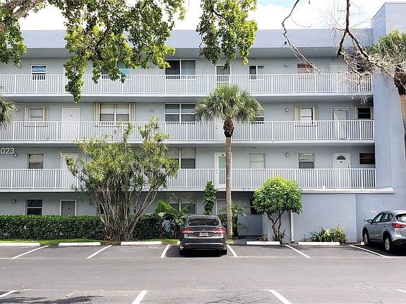 3rd image of 117 Royal Park Dr APT 4C