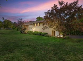 100 Eden Roc Cir, Syracuse, NY 13214