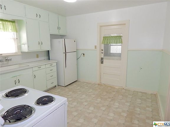 4th image of 730 Albert St
