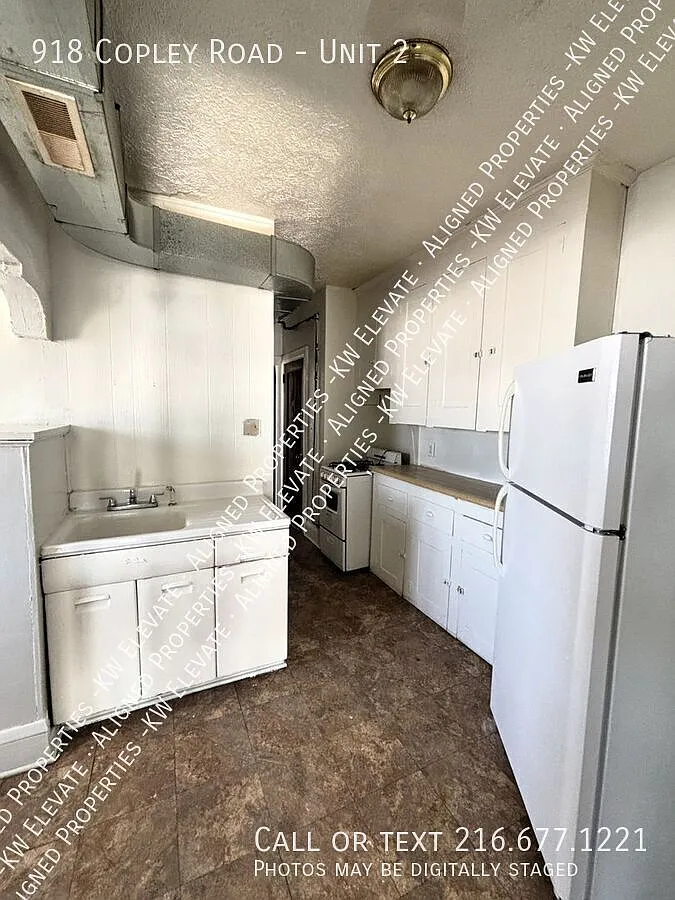 Building Photo - 918 Copley Rd #2