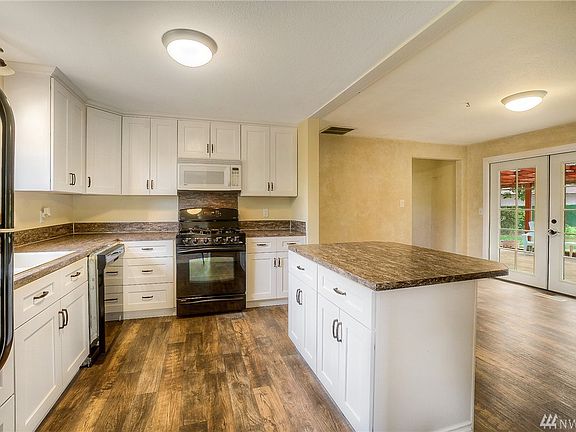 3rd image of 7541 Shorewood Ct SE