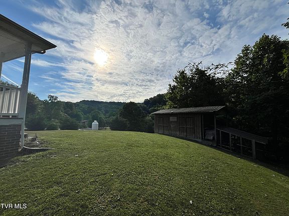4th image of 9269 Mountain Cove Rd