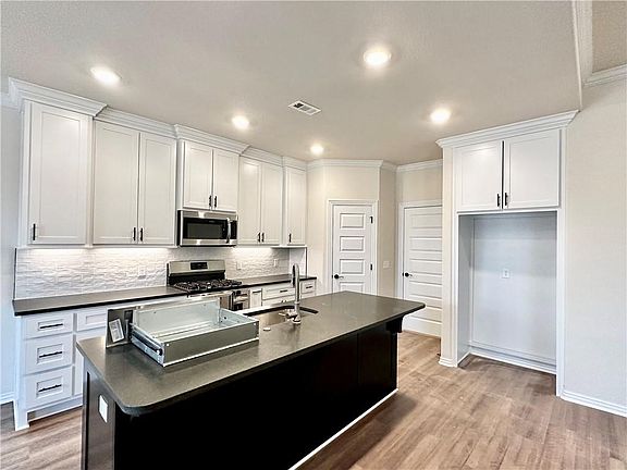 2nd image of 5909 SW Macasin Ave