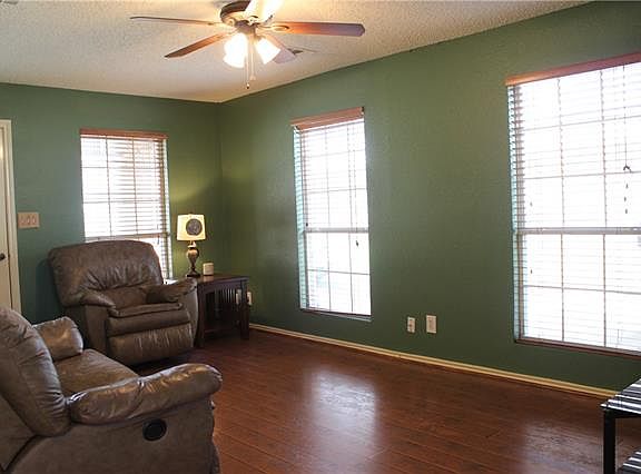 3rd image of 303 W Richmond