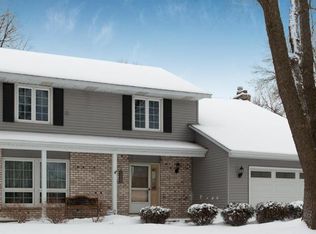 10404 Quaker Ln N, Maple Grove, MN 55369