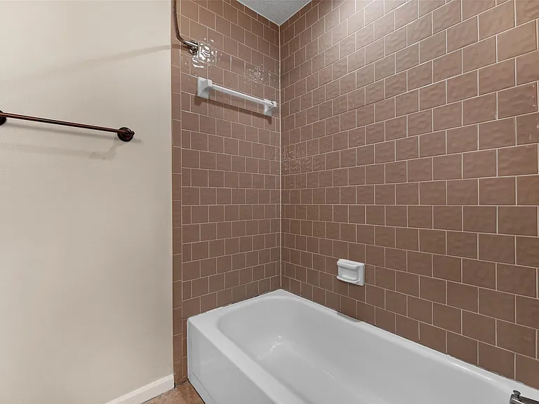 15 Tulip Hill Ct — Photo 17