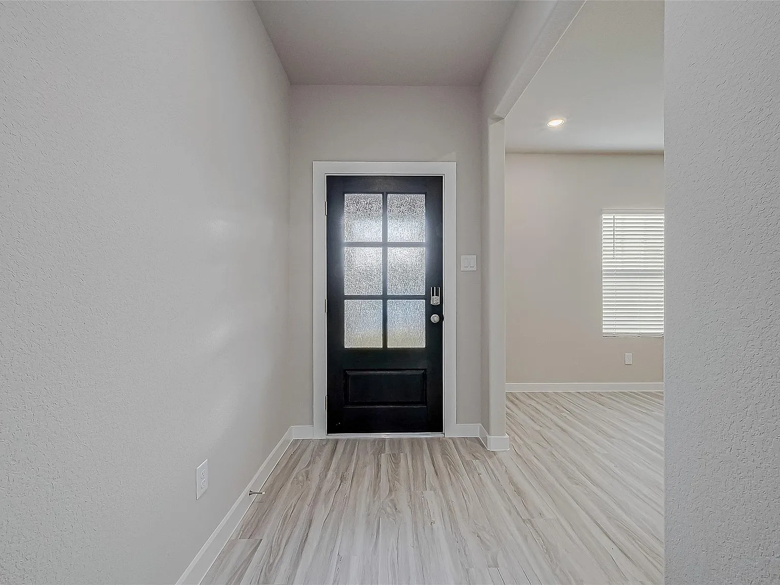4 bed, 2.5 bath, 2757 sqft, $2,500 — Photo 3