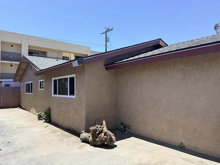 4224 1/2 N La Rica Ave — Photo 11
